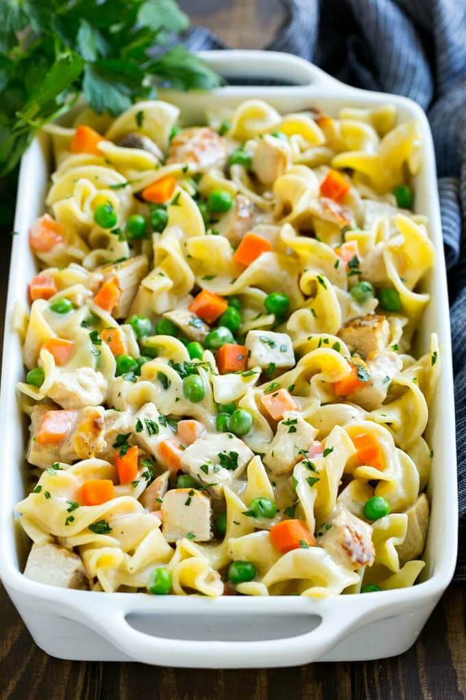 Cazuela de pollo con fideos y verduras