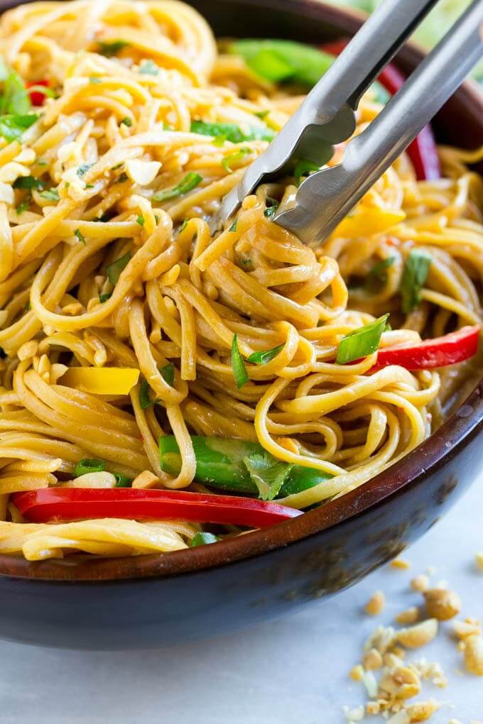 CÓMO SE HACEN LOS FIDEOS TAILANDESES CON MANÍ