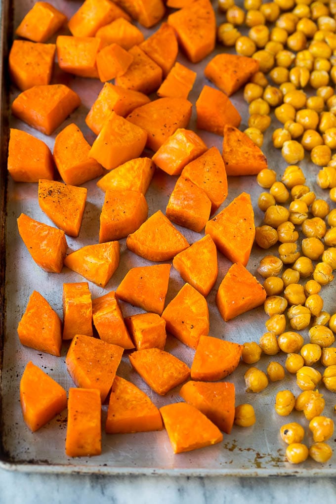 Receta del cuenco de Buda |  Cuenco de Buda vegano |  Cuenco de quinua |  Receta de camote |  Receta de quinua #salud #limpieza #quinoa #dinner #Cazuelas online#ceci Batatas y garbanzos asados.