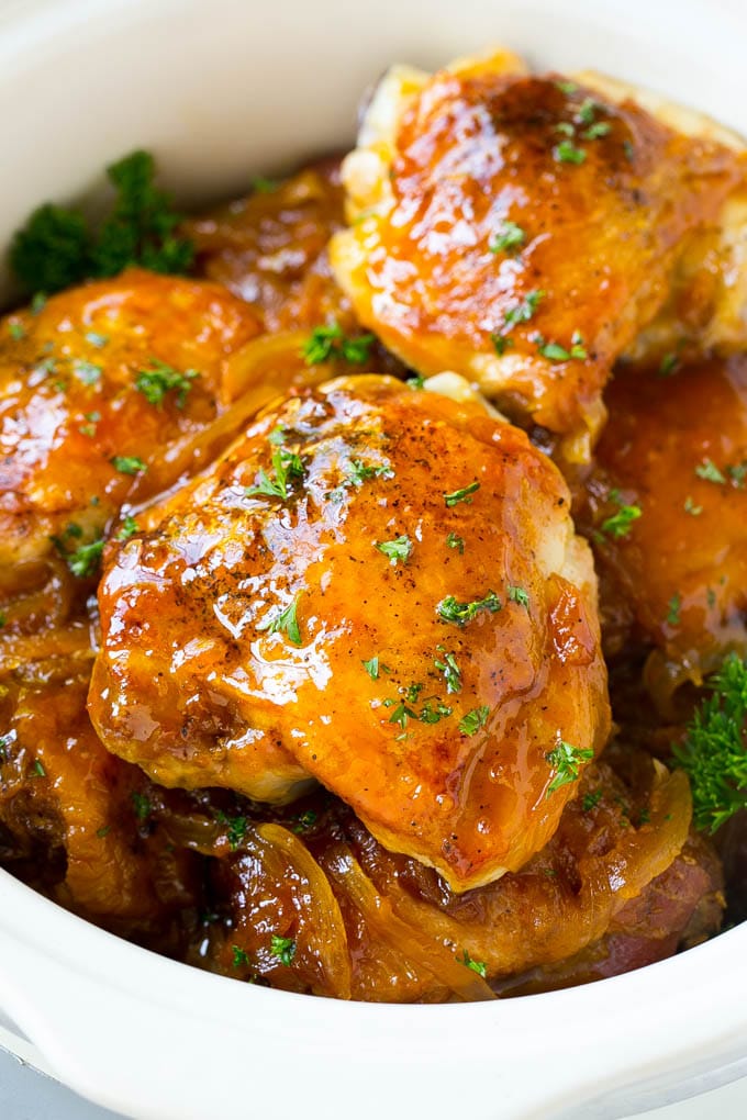 Pollo en olla de cocción lenta con albaricoques