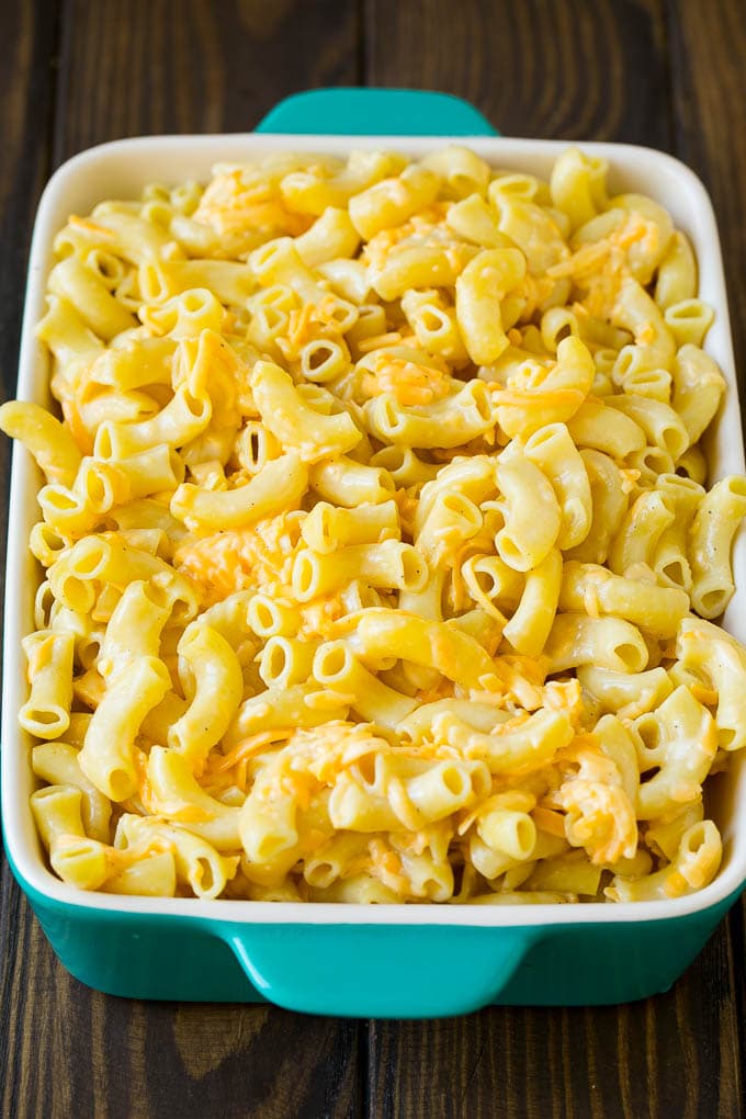 Macarrones con huevo, leche y queso.