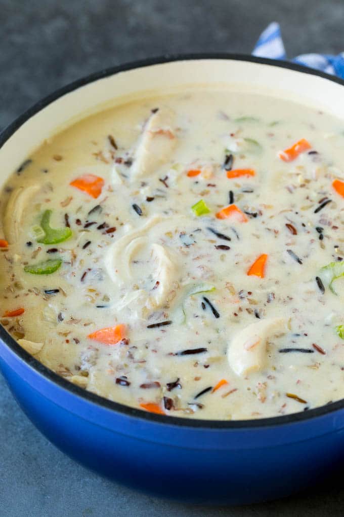 Receta de sopa de pollo y arroz salvaje | Sopa cremosa de pollo # pollo # arroz #sopa # tocino # cena #dinneratthezoo Sopa cremosa de pollo con arroz salvaje y verduras.