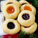 Galletas de huellas dactilares en una caja para regalar.