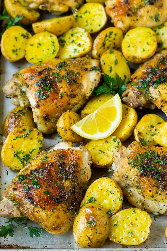 Pollo y papas al estilo griego