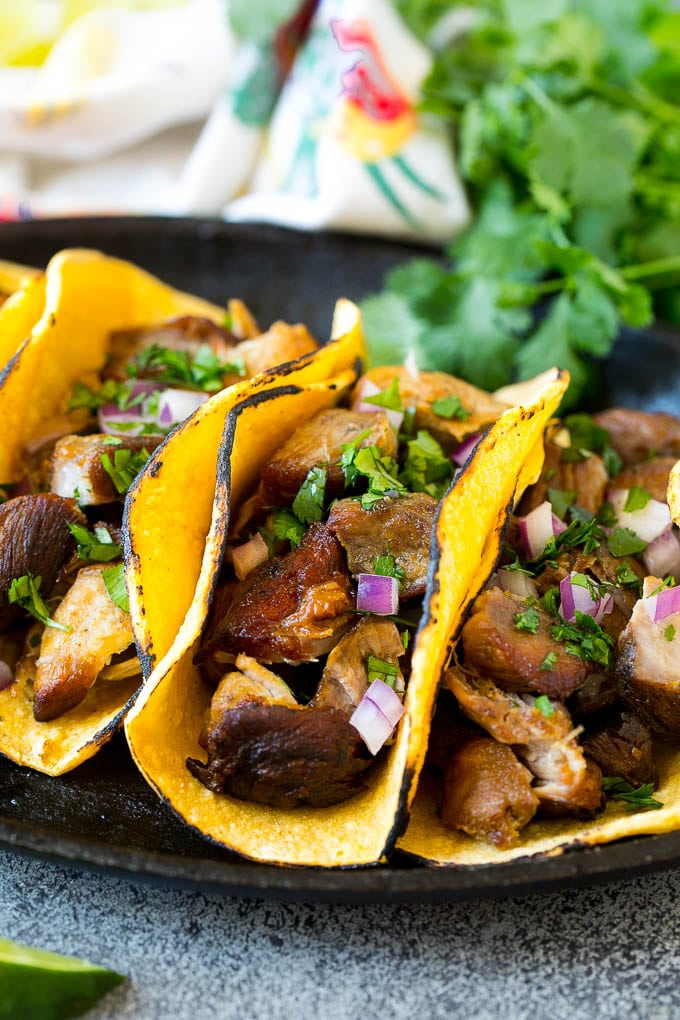 Tacos de carnitas en olla de cocción lenta