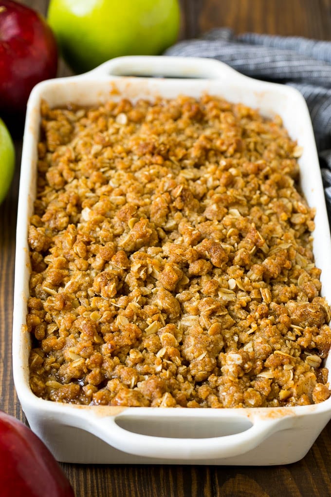 Receta de manzana crujiente |  Postre de manzana #manzanas #postre # hornear # otoño #dinneratthezoo Una manzana crujiente al horno con relleno de avena y nueces.