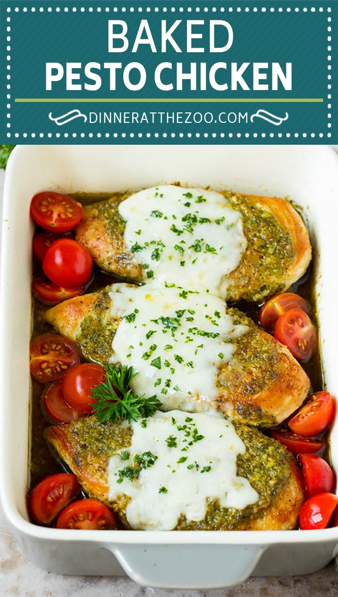Esta receta de pollo al pesto incluye pechugas de pollo chamuscadas cubiertas con salsa pesto y mozzarella, luego cocinadas a la perfección dorada y servidas con tomates frescos.