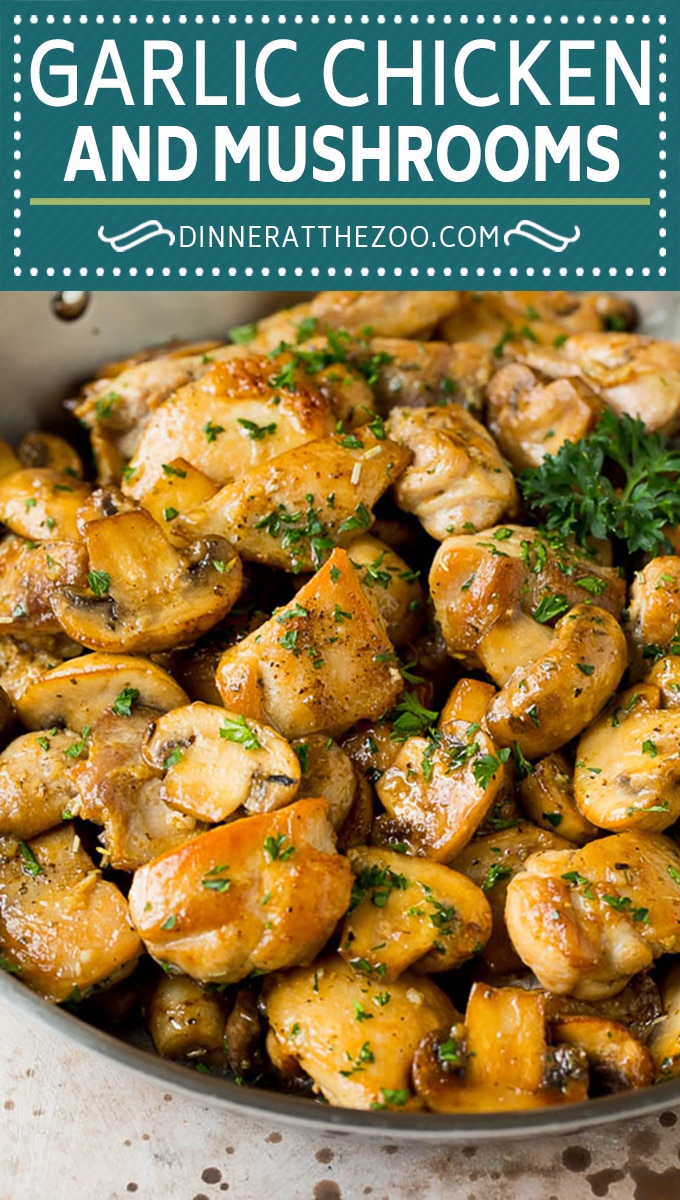 Esta receta de pollo con mantequilla de ajo incluye pollo a la plancha y champiñones salteados, todo en una sabrosa salsa de mantequilla, ajo y hierbas.