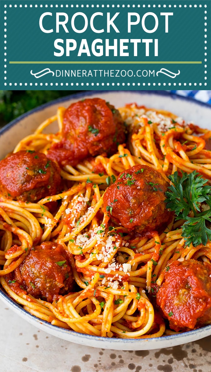 Estos espaguetis de cocción lenta son albóndigas de ternera caseras que se cuecen a fuego lento en una salsa de tomate y luego se rocían con espaguetis para hacer una comida fácil. 