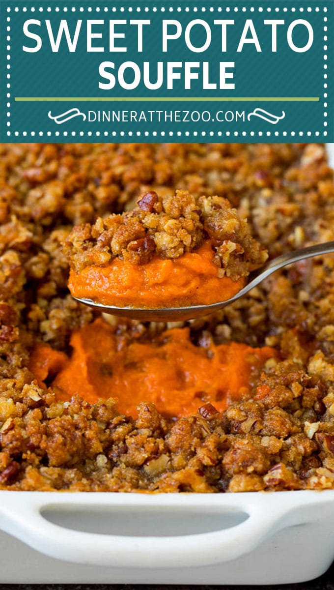 Este soufflé de batata es una mezcla cremosa de batatas y especias cubierta con azúcar morena y streusel de nuez.