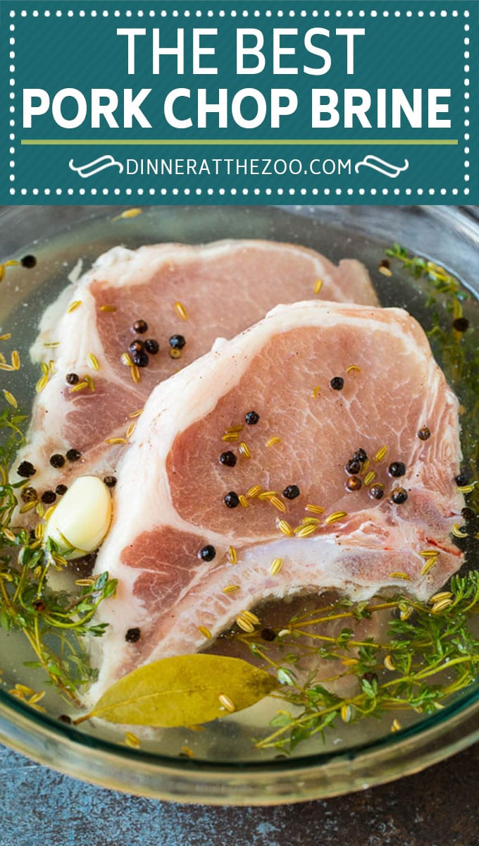 Esta salmuera de chuleta de cerdo es una mezcla de sal, azúcar, hierbas y especias que infunde sabor a la carne y ayuda a mantenerla tierna y jugosa.