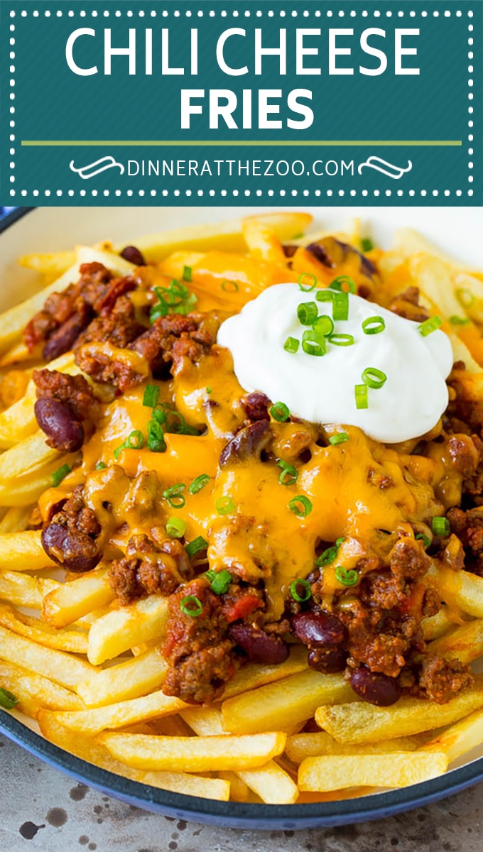 Estas papas fritas con chile son papas fritas crujientes cubiertas con chile de res y queso de la casa, luego se cocinan a la perfección.