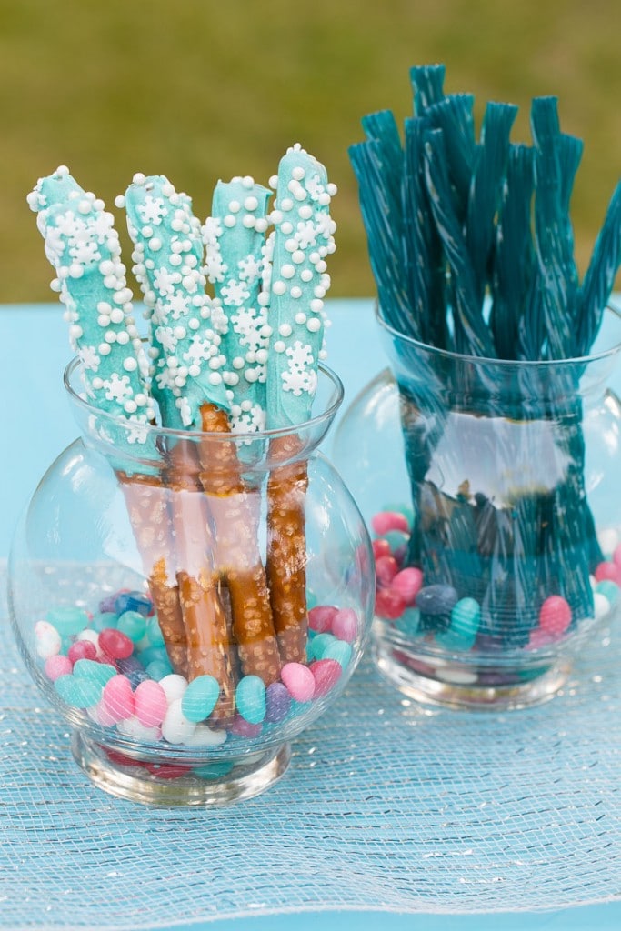 Cómo organizar una fantástica fiesta de cumpleaños congelada sin gastar mucho dinero.  ¡Ideas para decoraciones, comida, actividades y más!