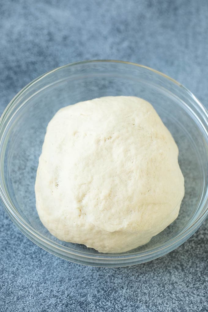Un plato de pasta bagel casera.
