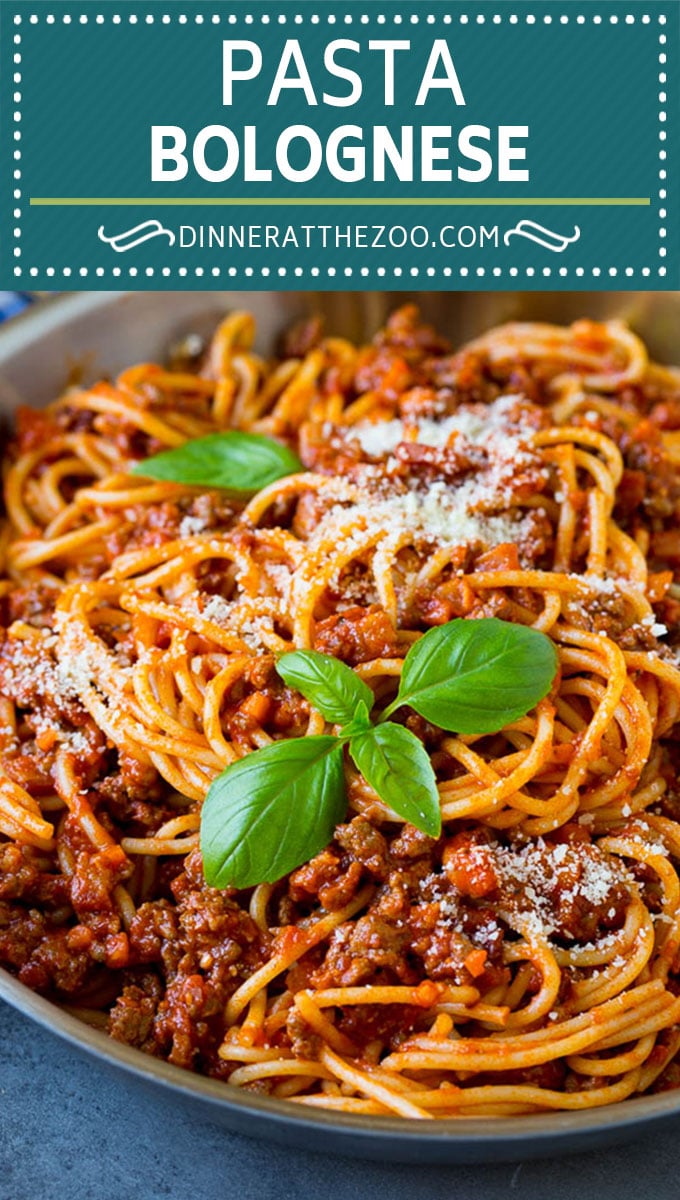 Pasta a la boloñesa con espagueti mezclada con el mejor ragú casero.