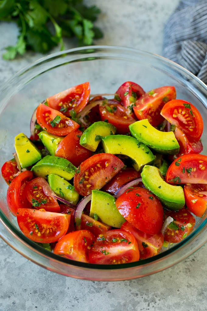 Ensalada de tomate con aguacate