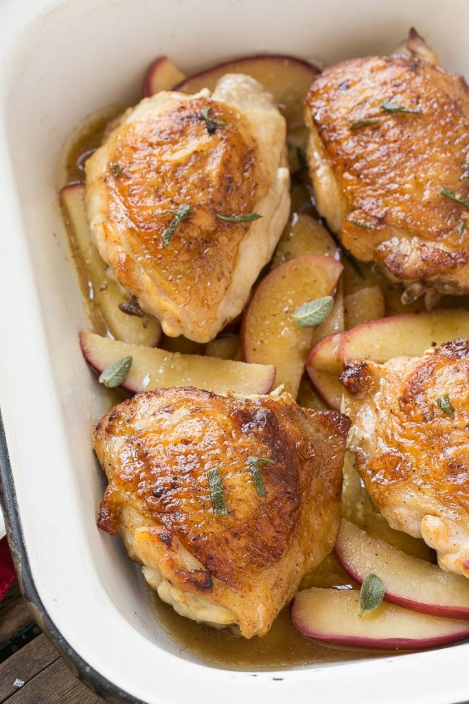 Este pollo glaseado con sidra es la cena perfecta para una ajetreada noche semanal: solo tiene 6 ingredientes y está listo en 30 minutos.