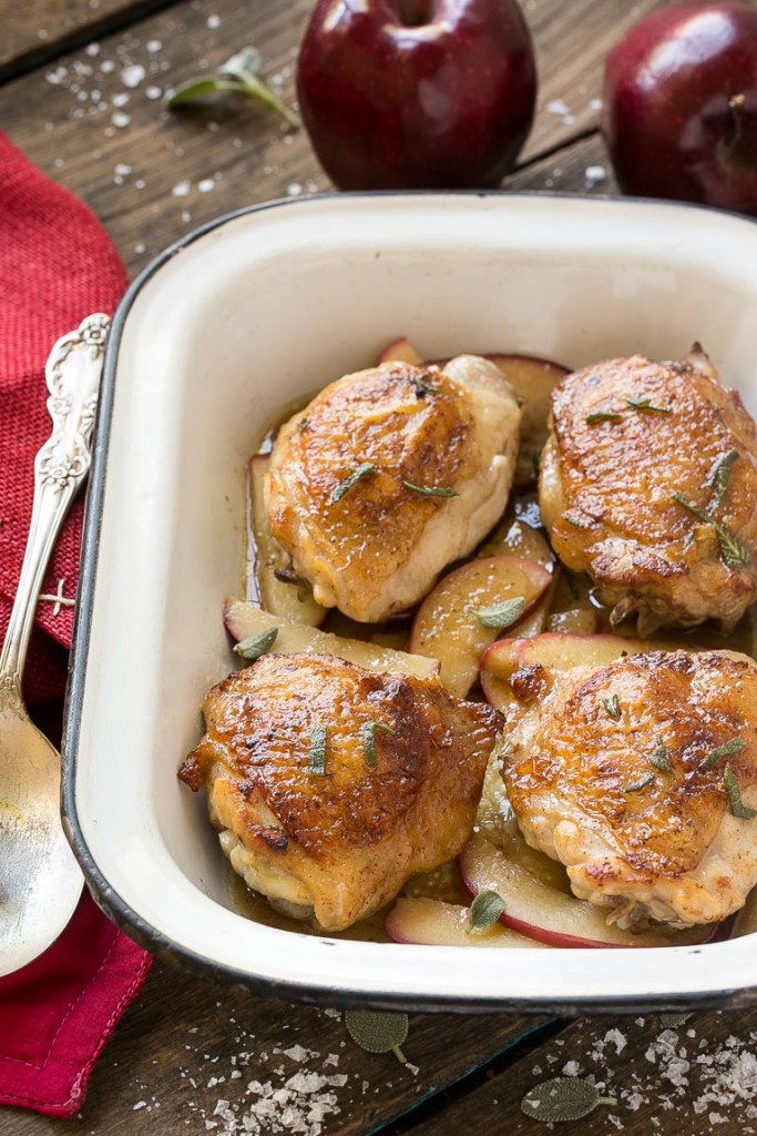Este pollo glaseado con sidra es la cena perfecta para una ajetreada noche semanal: solo tiene 6 ingredientes y está listo en 30 minutos.