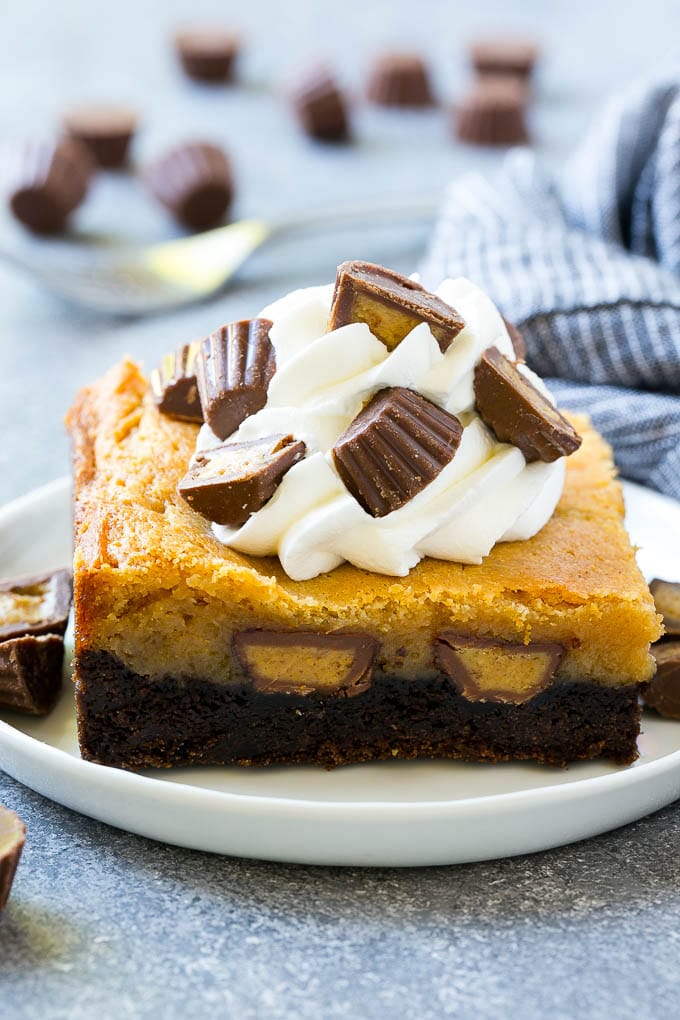 Pastel de mantequilla de maní y chocolate pegajoso
