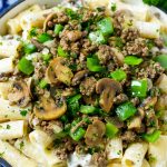 Filete de queso Philly con carne molida, champiñones y pimientos.
