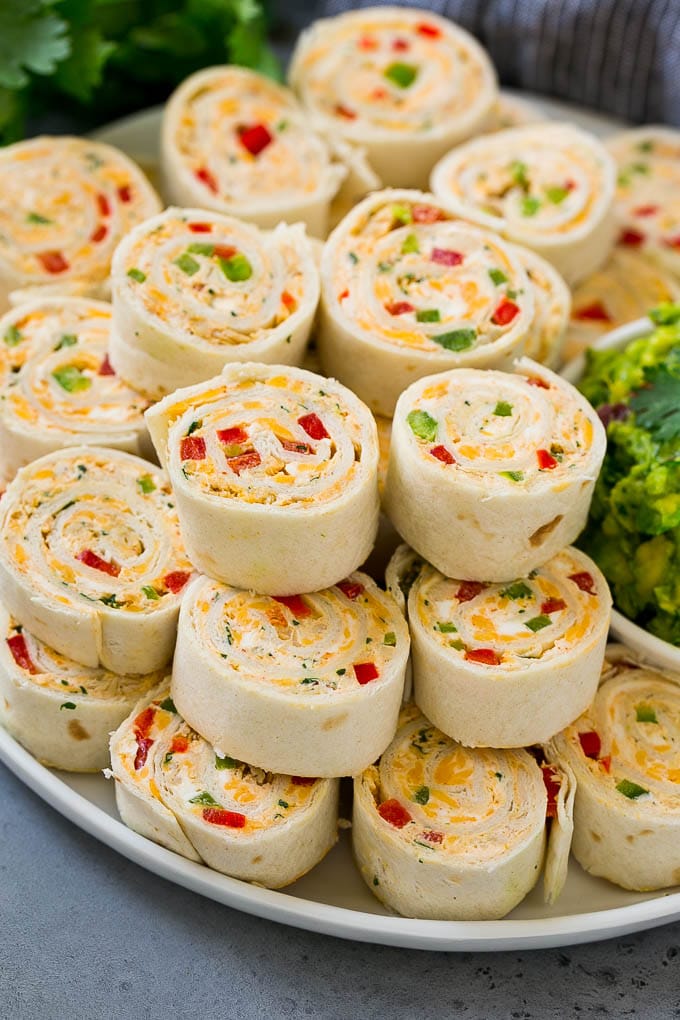 Un plato de molinillos de tacos a base de tortilla.