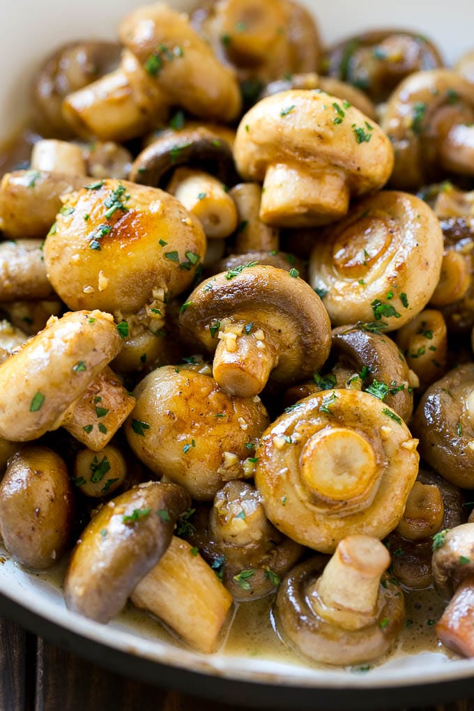 Champiñones al ajillo en salsa de mantequilla
