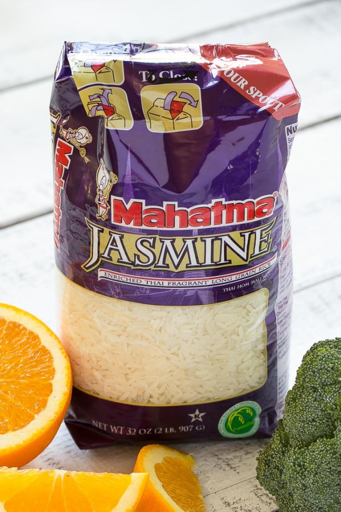 Estos camarones de naranja con brócoli con ajo y arroz frito con sésamo son la comida rápida y fácil perfecta para una velada ajetreada o divertida.  Anuncio de #HolidayRiceRecipes