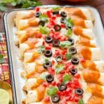 ¡La calabaza no es solo de postre!  Estas enchiladas de pollo están hechas con una salsa de calabaza aterciopelada que es totalmente sabrosa y una forma inesperada de convertir las enchiladas en un plato digno de una compañía.  #ChooseSmart Ad