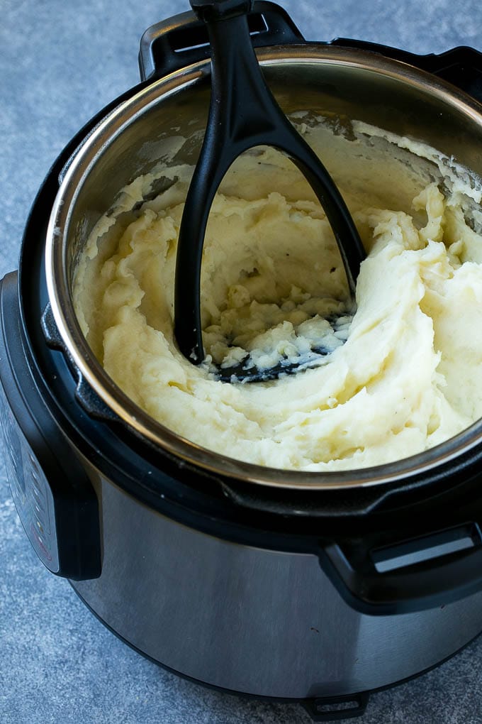 Puré de papas en una olla instantánea.