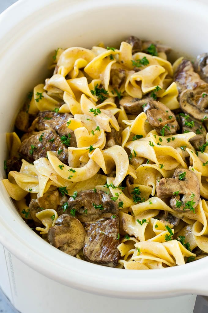 Stroganoff de carne cocida a fuego lento