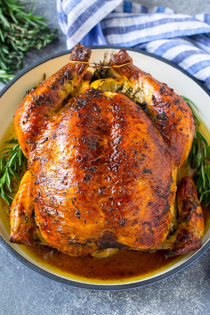 Receta de salmuera de pollo | Pollo asado | Receta de pollo entero # salmuera # pollo # cena # sin gluten # bajo en carbohidratos # dinneratthezoo Un pollo entero asado en salmuera.