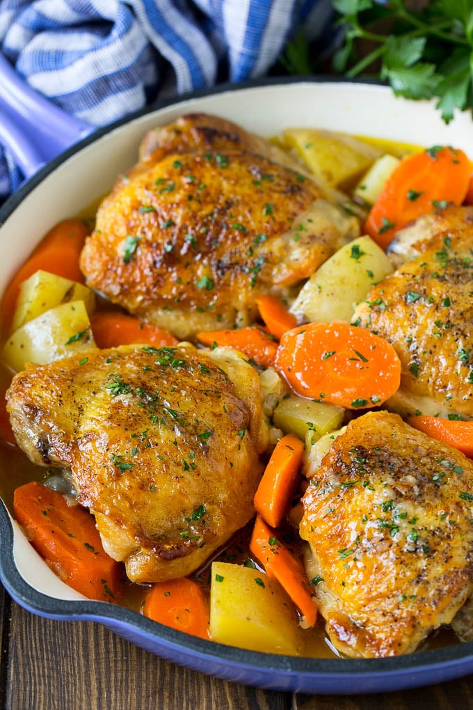 Pollo a la brasa con zanahorias y patatas
