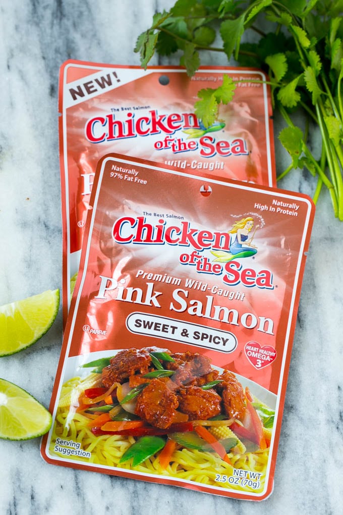 Sobres de pollo marisco con salmón.