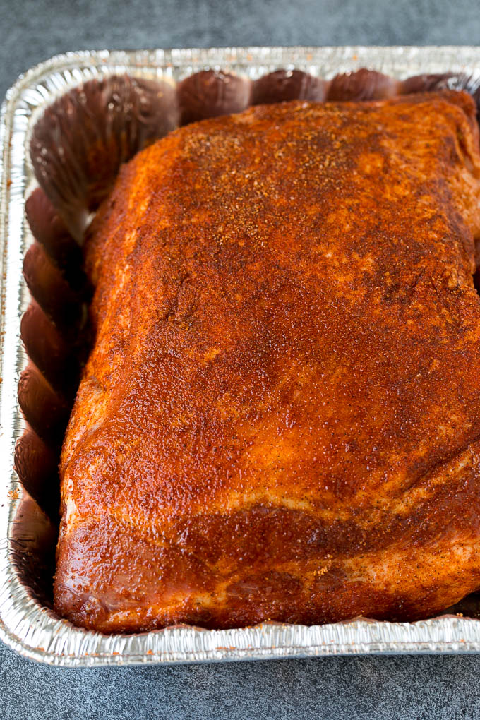 Receta de cerdo ahumado | Paletilla de cerdo ahumada #fumador # cerdo #pulledpork #diner #dinneratthezoo Nalgas de cerdo cubiertas con especias caseras.