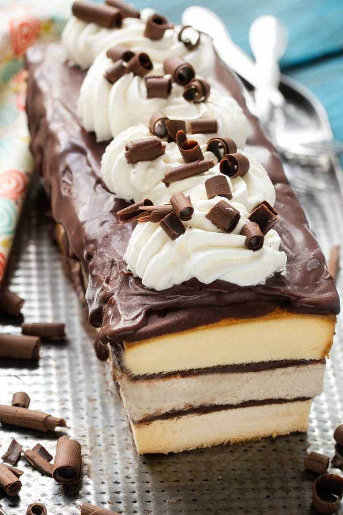 Este pastel de helado de tiramisú pone capas de helado de café, pasteles sin batir y chocolate para una delicia decadente que es perfecta para el entretenimiento.  Anuncio de #FoundMyDelight
