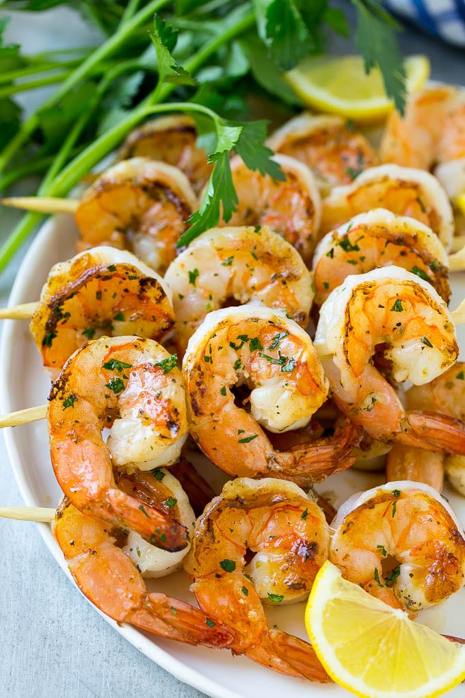 Brochetas de camarones a la parrilla