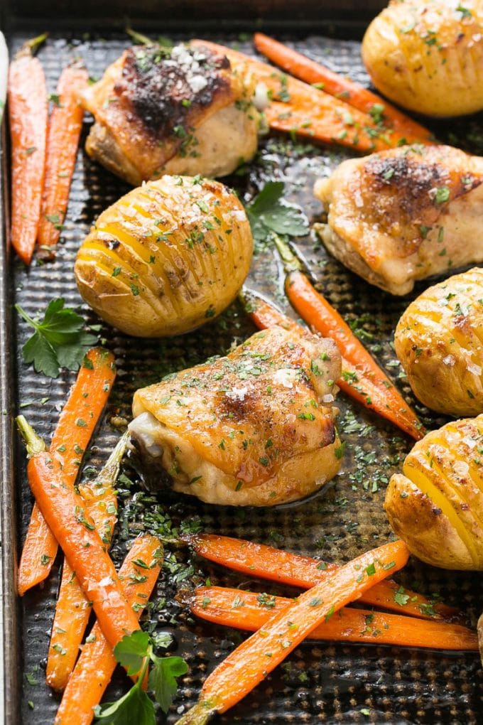 Pollo de arce de Dijon con patatas y zanahorias