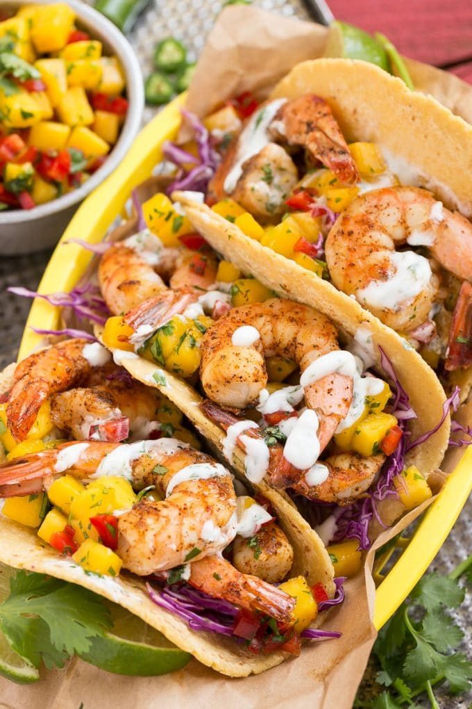 Receta de taco de camarones | Salsa de mango | Tacos de pescado # camarones #tacos #mango #mexican #dinner #dinneratthezoo Tacos de camarones con salsa de mango fresco y salsa cremosa.