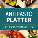 Esta fuente de antipasto es una combinación de carnes curadas italianas, quesos, verduras y pan, todo organizado para crear una fabulosa exhibición de antipasti.