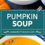 Esta sopa de calabaza es un puré de calabaza asada con verduras y crema, cubierto con una generosa cantidad de tocino ahumado.