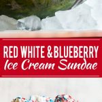 Esta receta de helado de arándano blanco es una sandía cargada con tres tipos de helado, salsas caseras de fresa y arándano, una cobertura de malvavisco, y todo termina con crema batida, chispas y chispas de fresa cubiertas de chocolate.  ¡Es el espectáculo perfecto del 4 de julio!