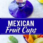 Esta receta de Copa de Fruta Mexicana está hecha con lanzas de frutas tropicales, apiladas en un vaso y rociadas con aderezo de chile y lima.  ¡Una versión refrescante y única de la ensalada de frutas!