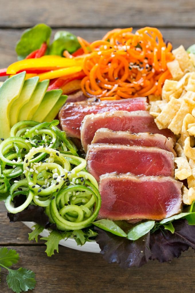 Ensalada de atún con ajonjolí y jengibre