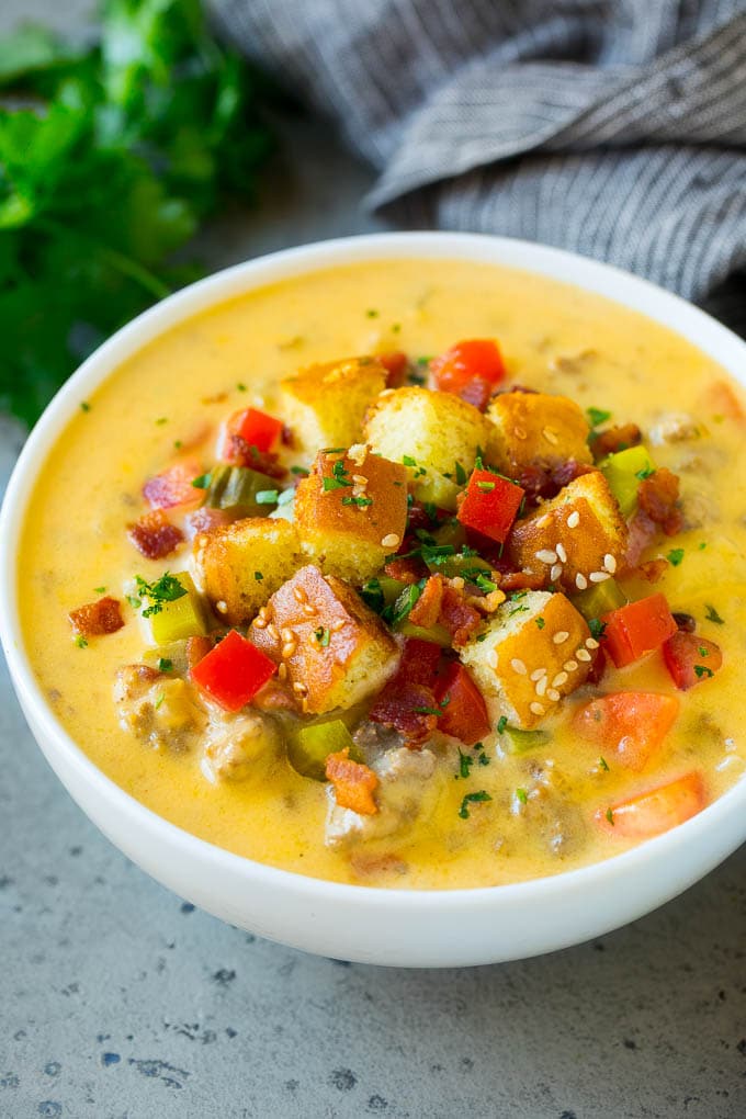 Sopa de hamburguesa de queso