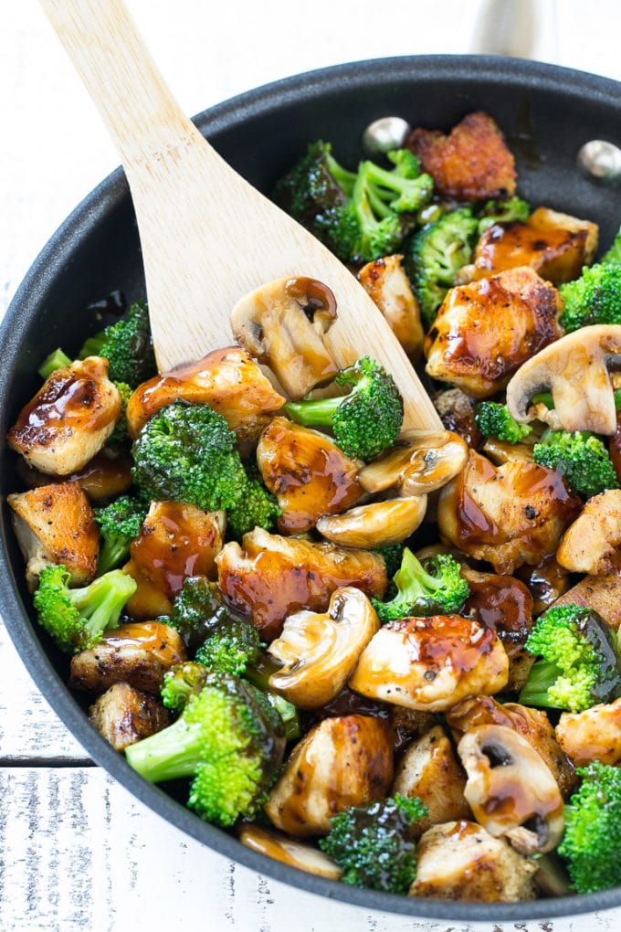 Pollo salteado y brócoli