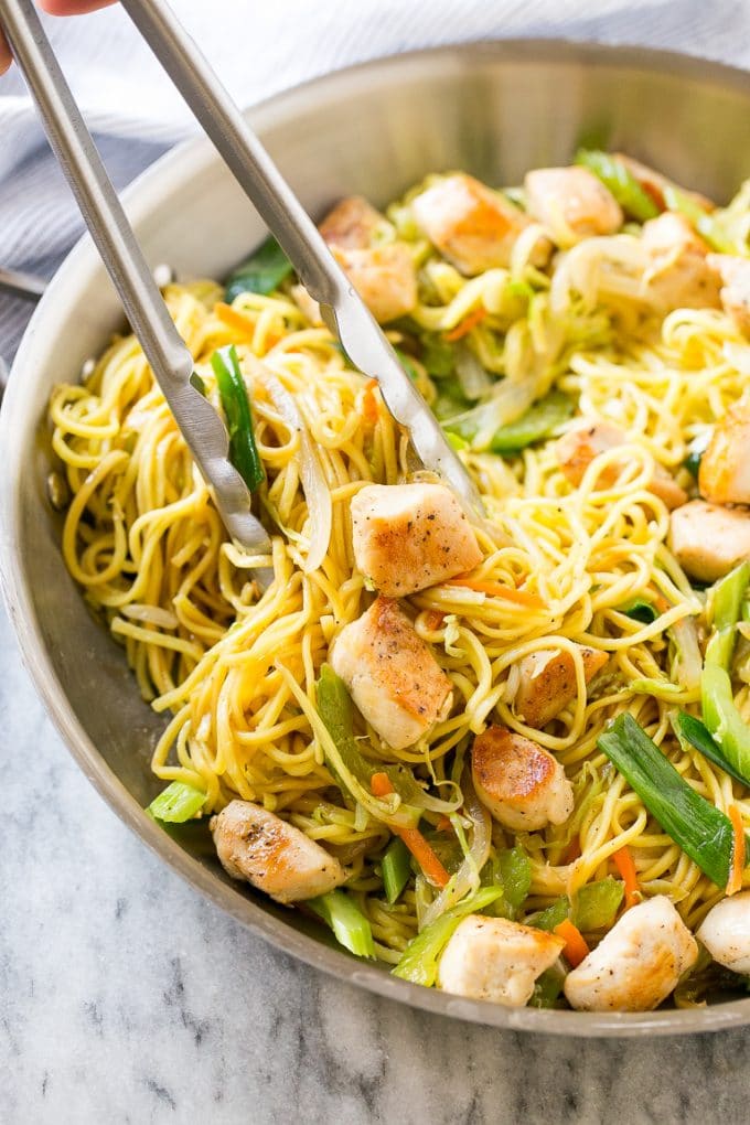 Pollo chow mein