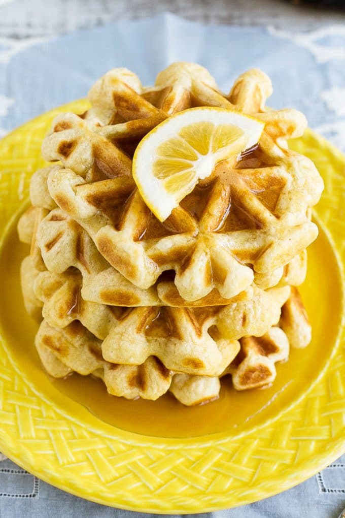 Waffles de crema agria de limón