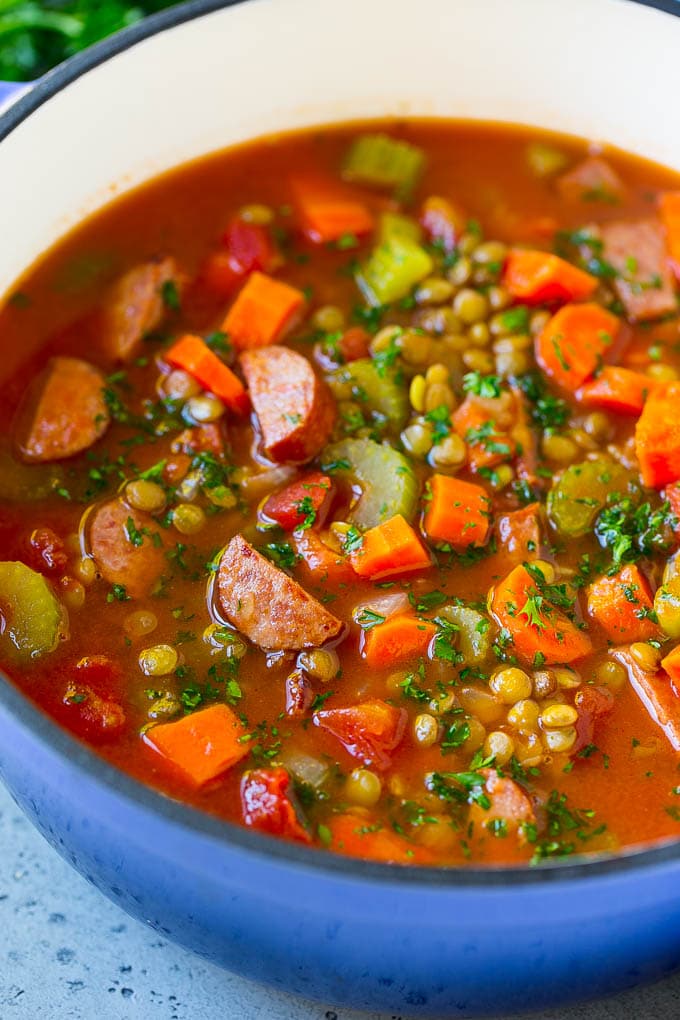 Sopa de lentejas con chorizo ​​ahumado
