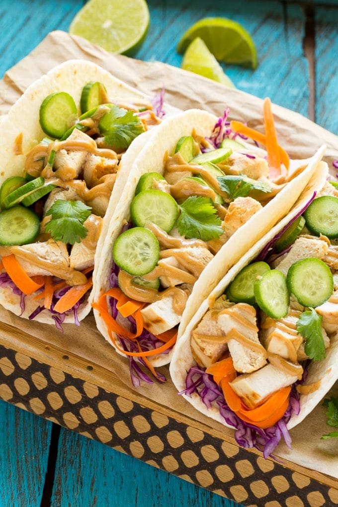 Tacos de pollo tailandés