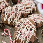 Estas galletas de cáscara de menta son divertidas, festivas y fáciles de hacer, además de consejos para organizar el horneado perfecto para las fiestas.  Anuncio de #HolidayMoments
